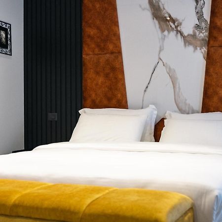 Oxygen Boutique Hotel Тирана Екстериор снимка