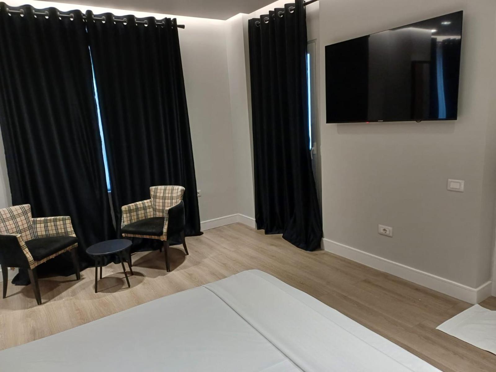 Oxygen Boutique Hotel Тирана Екстериор снимка