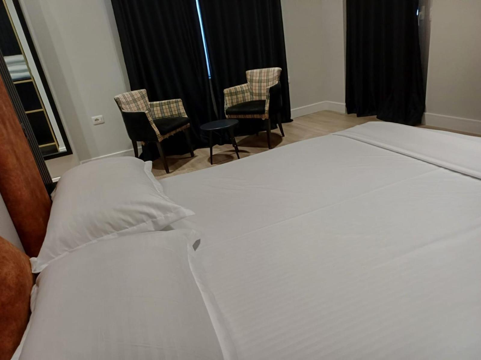 Oxygen Boutique Hotel Тирана Екстериор снимка