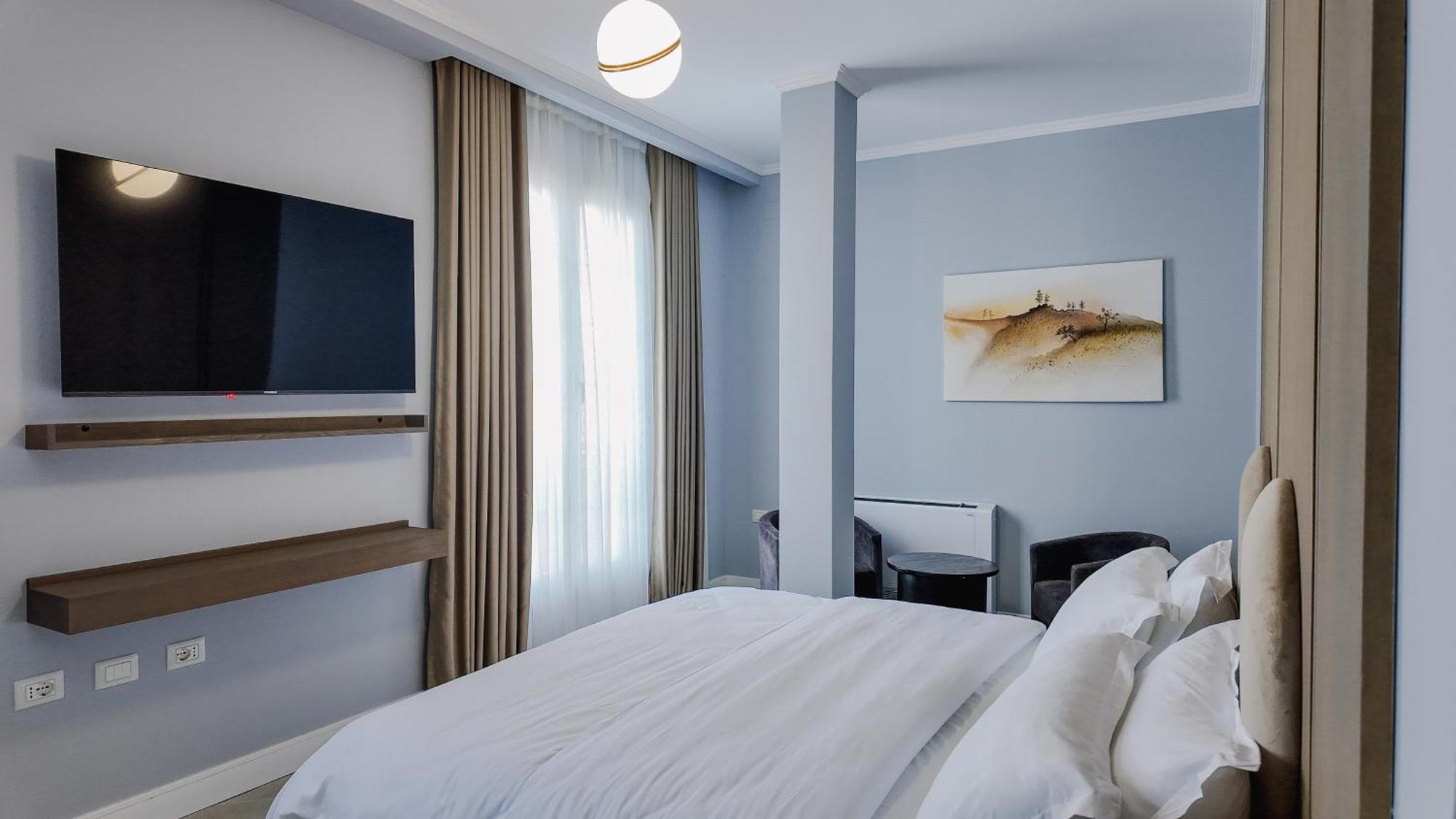 Oxygen Boutique Hotel Тирана Екстериор снимка