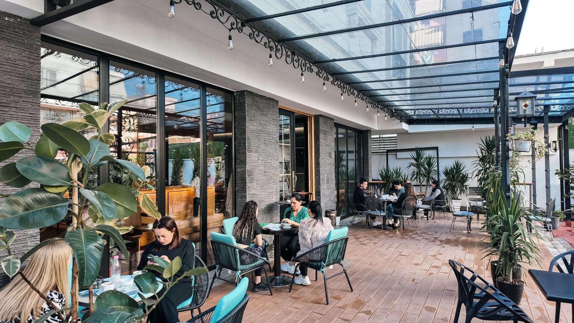 Oxygen Boutique Hotel Тирана Екстериор снимка
