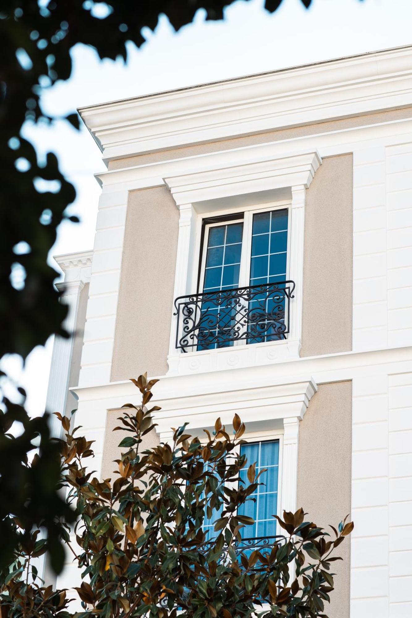 Oxygen Boutique Hotel Тирана Екстериор снимка